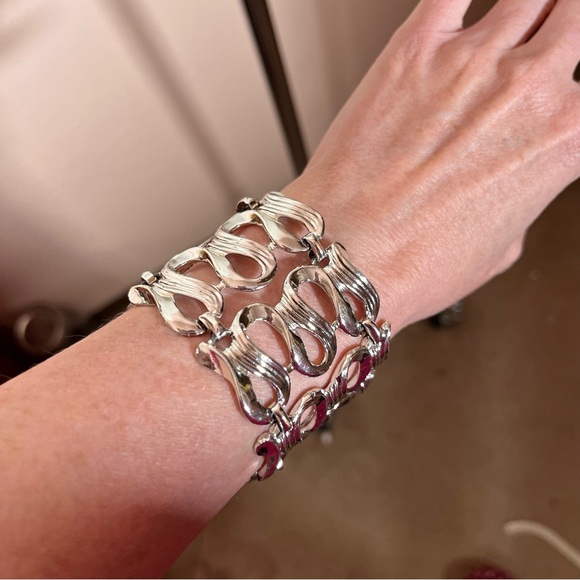 Vintage 60 70 MCM MOD Heavy Silver Wide Mobwife Bracelet - Picture 3 of 17